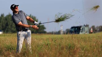 Golpeando bola, hierba y rastrojos en el British Open