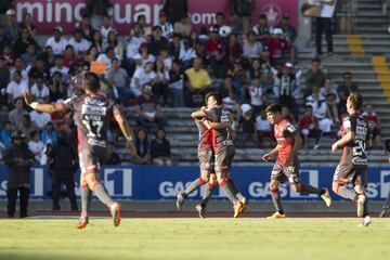 Necaxa tuvo una semana redonda, primero conquistando el título de Copa MX y ahora manteniendo sus aspiraciones por llegar a la liguilla de la Liga MX venciendo 0-1 a Lobos BUAP. El equipo de Ignacio Ambríz todavía está fuera de los ocho primeros de la clasificación, pero este buen momento anímico puede ser lo que necesitan los rojiblancos para meterse a la disputa por el título de este Clausura 2018 y hasta soñar con el doblete.