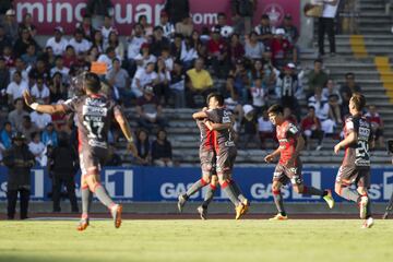 Necaxa tuvo una semana redonda, primero conquistando el título de Copa MX y ahora manteniendo sus aspiraciones por llegar a la liguilla de la Liga MX venciendo 0-1 a Lobos BUAP. El equipo de Ignacio Ambríz todavía está fuera de los ocho primeros de la clasificación, pero este buen momento anímico puede ser lo que necesitan los rojiblancos para meterse a la disputa por el título de este Clausura 2018 y hasta soñar con el doblete. 