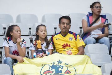 La afición americanista se dio cita en el Estadio Azteca en el duelo de semifinales ante Santos Laguna. 