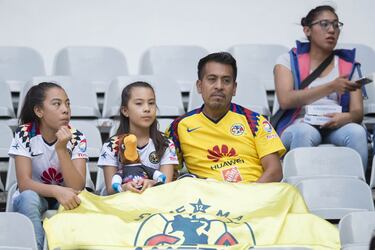 La afición americanista se dio cita en el Estadio Azteca en el duelo de semifinales ante Santos Laguna.