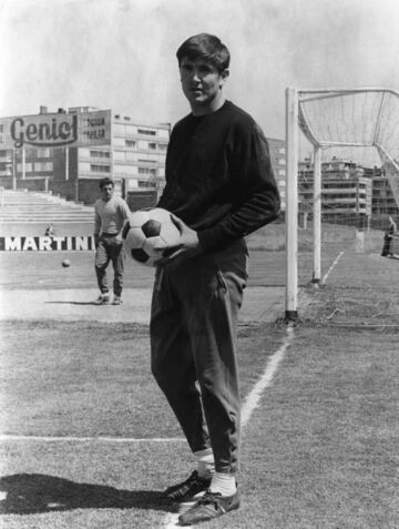 Jugó con el Real Madrid de 1965 a 1970 y con el Rayo Vallecano de 1966 a 1968