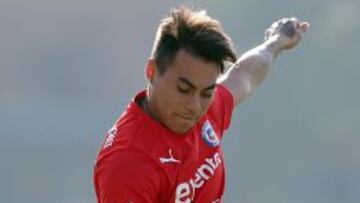 Eduardo Vargas sufrió un problema en la rodilla en QPR y se recupera con el cuerpo médico y físico de la Roja.