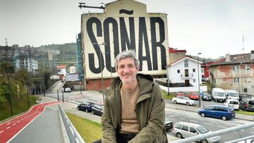 Iñaki Tejada en las inmediaciones de San Mamés.