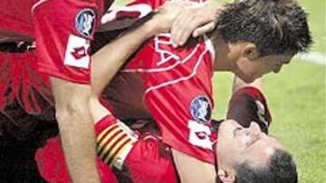 <b>GOL SALVADOR. </b>Soriano inició la remontada.