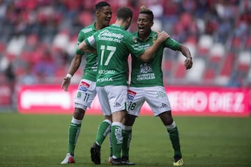 León se antepuso a un gol tempranero y logró dar la vuelta al marcador para vencer 1-2 a Toluca y así terminar su paso perfecto en casa. Pedro Aquino y Mauro Boseli marcaron para la victoria de ‘La Fiera’. Sin embargo, hay que mencionar los problemas que han tenido ‘Los Diablos’ con las lesiones recientemente. Rubens Sambueza, Pablo Barrientos, Enrique Triverio y Alexis Canelo no han podido recuperarse y esto ha mermado claramente al conjunto escarlata.