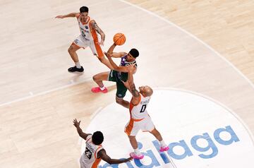 Partido Unicaja-Promitheas. Taylor entra a canasta.