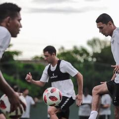 Daniel Bocanegra, presentado en Libertad de Paraguay