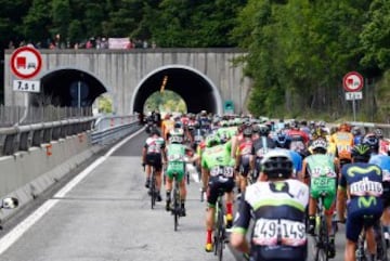 Fernando Gaviria gana su tercera etapa y Dumoulin sigue líder