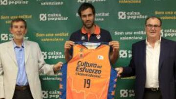 El Valencia Basket ha presentado al alero cántabro Fernando San Emeterio.