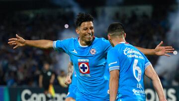Soccer Football - CONCACAF Champions Cup - Semi Final - Second Leg - Cruz Azul v Tigres UANL - Estadio Olimpico Universitario, Mexico City, Mexico - May 1, 2025 Cruz Azul's Angel Sepulveda celebrates scoring their first goal with Erik Lira REUTERS/Henry Romero