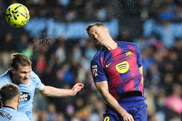 2-4. Córner que lanza Marcus Rashford y remata de cabeza el delantero polaco para superar a Radu.