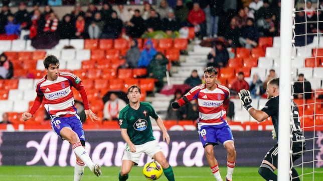 El Granada echa el galgo a Almería y Racing por la promoción