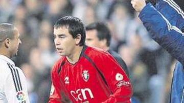 <b>SONRISAS Y LÁGRIMAS. </b>Este gesto indignó a Osasun. Cuando Valdo se tuvo que retirar lesionado y ser sustituido por Sosa, Roberto Carlos le dedicó una sonrisa que fue interpretada como mofa.