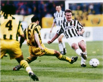 En la Juventus jugó 124 partidos y anotó 4 goles.