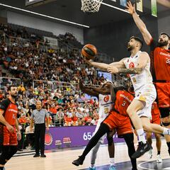 Luke mantiene vivo al Covirán Granada