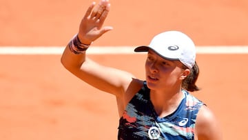 World number one Iga Swiatek has extended her winning streak to match Serena Williams’ record of 27 victories en route to the Italian Open Final.