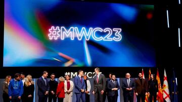 Spain&#039;s Prime Minister Pedro Sanchez, Spain&#039;s King Felipe VI, Catalonia&#039;s regional President Pere Aragones and GSMA&#039;s CEO John Hoffman attend the 2023 Mobile World Congress (MWC), in Barcelona, Spain February 27, 2023. REUTERS/ Albert Gea