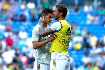 AGOSTO: James se preparaba para jugar su primer partido como titular en LaLiga. Sergio Ramos lo acompañó durante todo el calentamiento. 