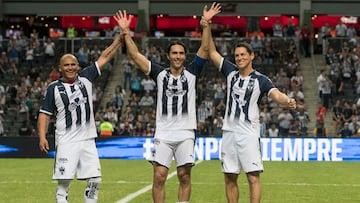 Action photo during the farewell match of the Aldo de Nigris Player of the Monterrey, in the Stadium BBVA Bancomer.
Foto de accion durante el partido de despedida del Jugador Aldo de Nigris de el Monterrey, en el Estadio BBVA Bancomer, en la foto: Humberto Suazo, Aldo de Nigris y Guillermo Franco
07/10/2017/MEXSPORT/Tony Garcia.