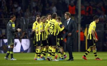 Juergen Klopp felicita a sus jugadores.