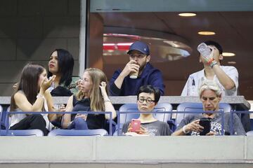 El cantante llegó a ver uno de los duelos de Roger Federer.