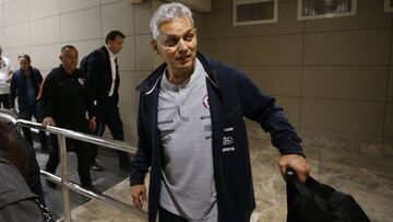 ******COBERTURA ESPECIAL, DISPONIBLE SOLO PARA CLIENTES ESPECIALMENTE ABONADOS*******  Futbol, llegada del entrenador de la seleccion chilena a Alicante  El entrenador de la seleccion chilena Reinaldo Rueda es fotografiado a su arribo al aeropuerto Elche de Alicante, Espana.  06/10/2019  Andres Pina/Photosport   Football, Chilean National team manager arrival  Chile's manager Reinaldo Rueda is pictured as he arrives at the Elche airport in Alicante, Spain.  06/10/2019  Andres Pina/Photosport