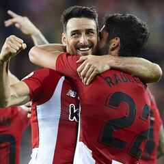 Aduriz irrumpe entre porteros y laterales que salvan la jornada
