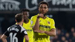 El delantero neerlandés del Villarreal Arnaut Danjuma celebra un gol.