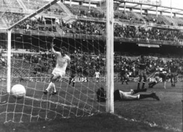 En 1962 fue fichado por el Real Madrid, donde jugaría doce temporadas, hasta 1974.