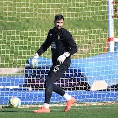 Pacheco puede seguir como tercer portero