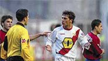 Idiakez se lastimó la nariz contra el Sporting.