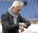 Bert van Marwijk, destituido como técnico del Hamburgo