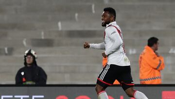 Miguel Borja celebrando su gol con River Plate en la victoria sobre Barracas Central por Liga Argentina.