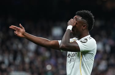 Celebración del jugador brasileño del Real Madrid tras poner el 1-0 en el marcador del Bernabéu.