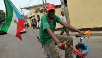 Guinea Ecuatorial, con una econom&iacute;a basada en el petr&oacute;leo y una gran afici&oacute;n al f&uacute;tbol.