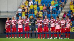 CADIZ, SPAIN - AUGUST 04: Players of Atletico de Madrid look on during the Trofeo Carranza match between Cadiz CF and Atletico de Madrid at Estadio Nuevo Mirandilla on August 04, 2022 in Cadiz, Spain. (Photo by Fran Santiago/Getty Images)