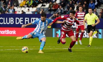 Volvió a aparecer el mejor Rubén Castro, ese al que a pesar de sus 41 años se le siguen cayendo los goles. Ante el Granada estuvo impecable, generando peligro siempre que pudo, coronado con un bonito gol que entró por la escuadra.