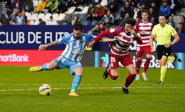 Volvió a aparecer el mejor Rubén Castro, ese al que a pesar de sus 41 años se le siguen cayendo los goles. Ante el Granada estuvo impecable, generando peligro siempre que pudo, coronado con un bonito gol que entró por la escuadra.