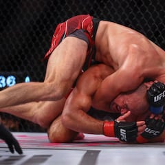 Prochazka brilla en el UFC 275 y somete a Teixeira en la pelea del año