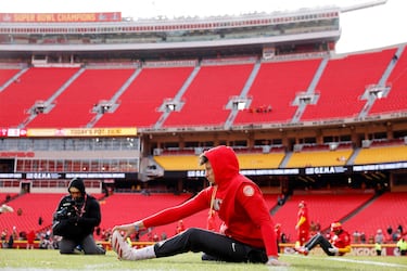 Check out the spectacular outfit Taylor Swift wore to support Travis Kelce at the Bills vs Chiefs game