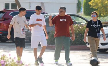 El mediocentro canario aprovechó el día para estar con su familia, sus padres y su hermano, que ha viajado a Qatar.