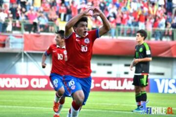 Nacido y criado en Punta Arenas, Brian Leiva es uno de los grandes descubrimientos de la cantera de Universidad Católica, con quien hoy se desenvuelve. Es parte de la camada que Mario Salas está integrando de a poco al equipo principal.