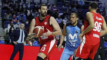 Marc Gasol, ante Kevin Larsen, durante el Movistar Estudiantes-B&agrave;squet Girona.