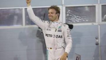 Nico Rosberg celebrando su segunda victoria del año en Bahrein.