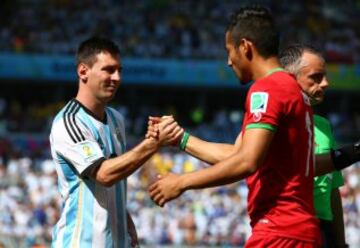 Lionel Messi y Reza Ghoochannejhad durante el partido Argentina-Irán, del Grupo F del Mundial de Fútbol de Brasil 2014, que se disputa en el Estadio Mineirão.