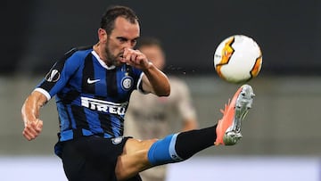 Inter Milan&#039;s Uruguayan defender Diego Godin clears the ball during the UEFA Europa League semi-final football match Inter Milan v Shakhtar Donetsk on August 17, 2020 in Duesseldorf, western Germany. (Photo by Lars Baron / POOL / AFP)