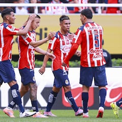 Chivas celebra el convertirse en base de la Selección Mexicana