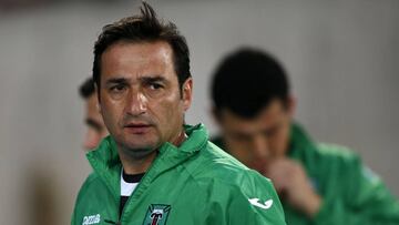 Futbol, Universidad de Chile vs Temuco.
Campeonato de Clausura 2016/17
El entrenador de Temuco Luis Landeros toma su lugar antes del partido de primera division contra Universidad de Chile disputado en el Estadio Nacional, de Santiago, Chile.
11/02/2017
Andres Pina/Photosport*******
Football, Universidad de Chile vs Temuco.
Clousure Championship 2016/17
Temuco's manager Luis Landeros takes his place prior to the first division football match against Universidad de Chile at Nacional stadium in Santiago, Chile.
11/02/2017
Andres Pina/Photosport