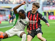 TOPSHOT - Sassuolo's Canadian midfielder #90 Isma�l Kon� fights for the ball with AC Milan's Belgian midfielder #56 Alexis Saelemaekers during the Italian Serie A football match between AC Milan and Sassuolo at the San Siro Stadium in Milan, Italy on December 14, 2025 (Photo by Piero CRUCIATTI / AFP)